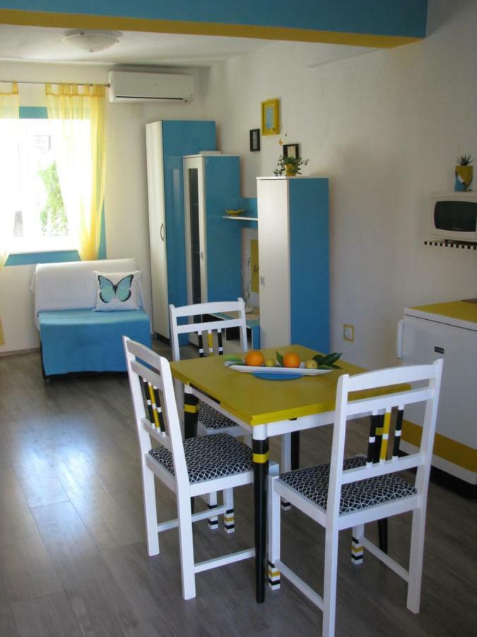 Apartments And Room Lemon Вис Номер фото